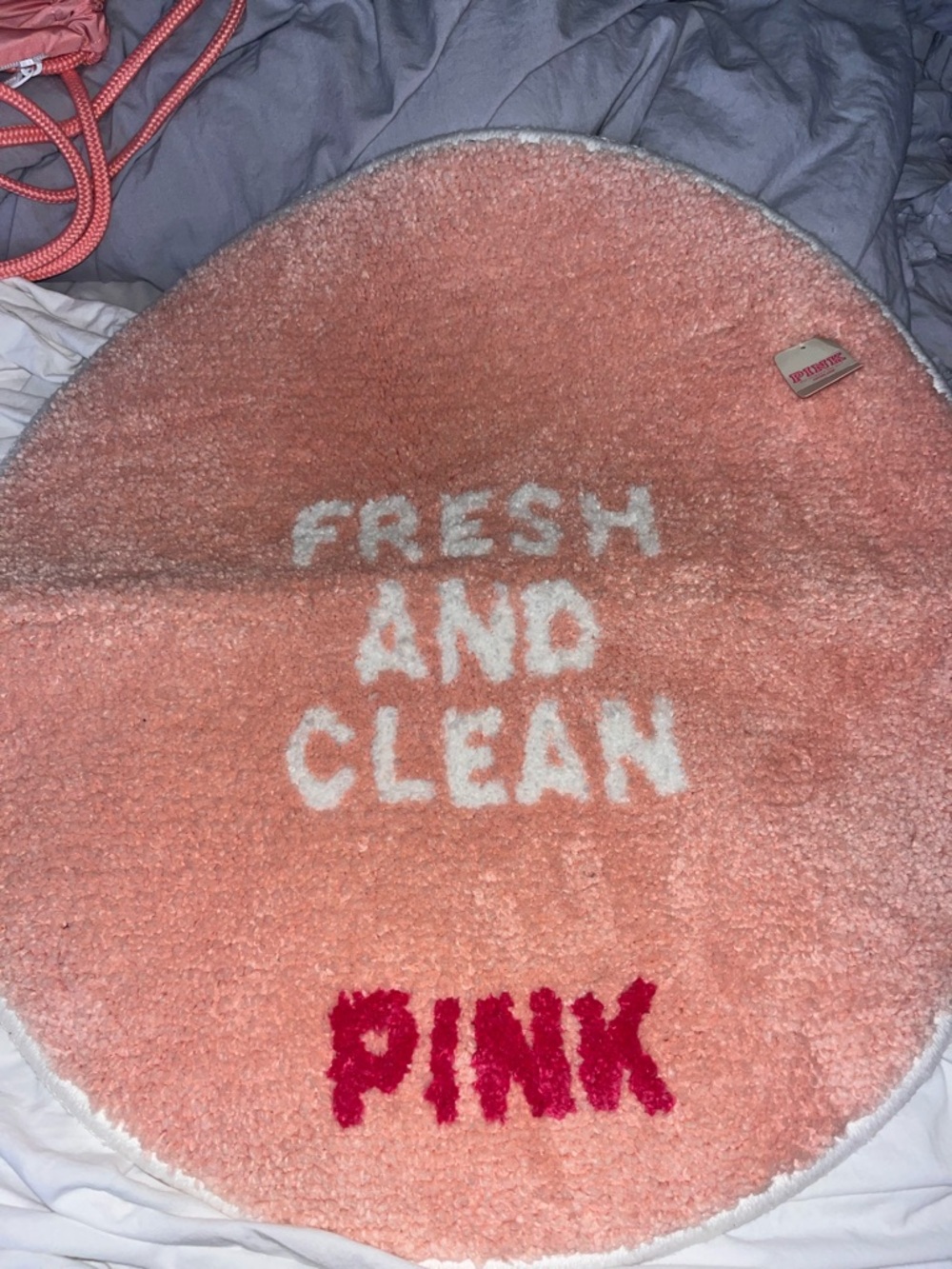 🆕 PINK Victoria's Secret Round Plush Lightweight Bath Rug